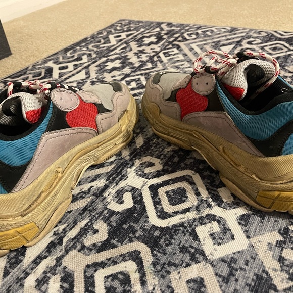 Balenciaga's Triple S sneakers - Used in okay Condition - Picture 3 of 7